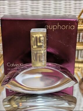 Calvin Klein Euphoria Women Eau de Parfum - Purple & Gold Bottle
